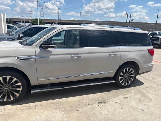 Used 2021 Lincoln Navigator L Reserve w/ Luxury Package AWD/4WD image 3