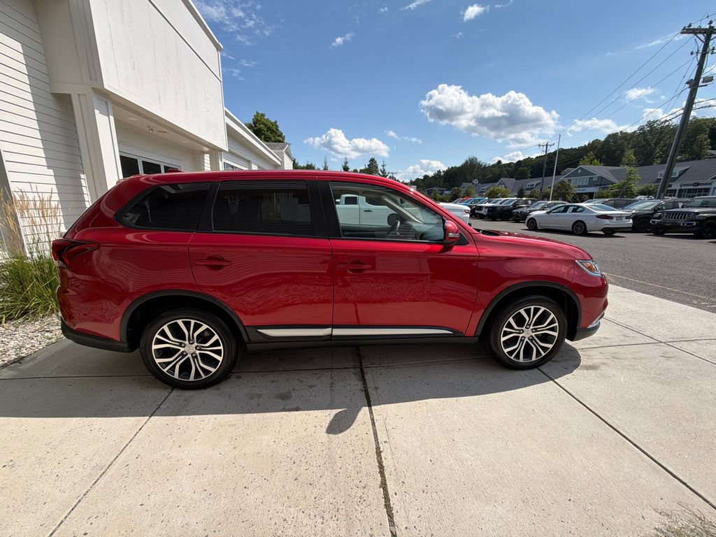 Used 2018 Mitsubishi Outlander SE AWD/4WD image 6