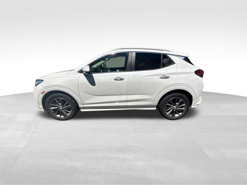 Used 2021 Buick Encore GX Select w/ Sport Touring Package FWD image 3