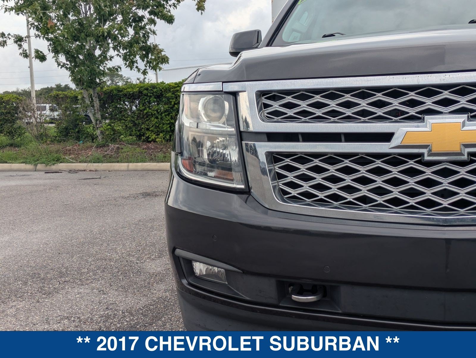 Used 2017 Chevrolet Suburban LT w/ LT Signature Package RWD image 10