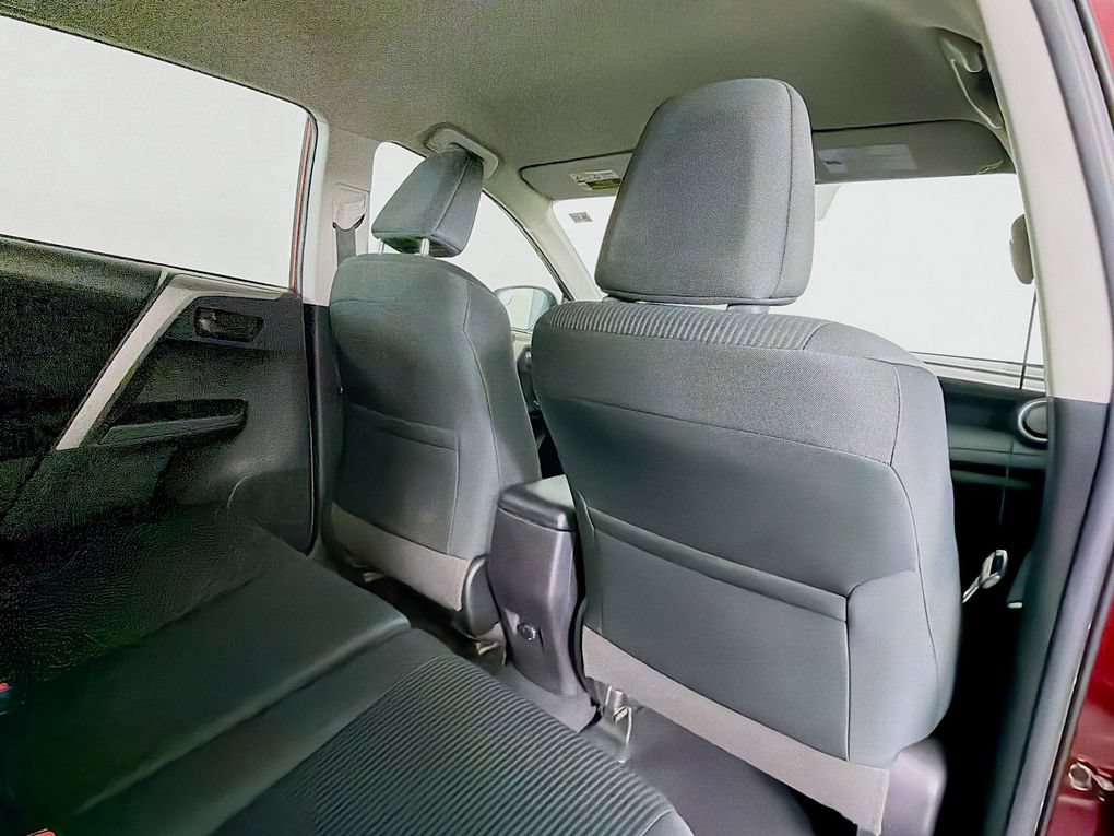 Used 2018 Toyota RAV4 LE FWD image 25