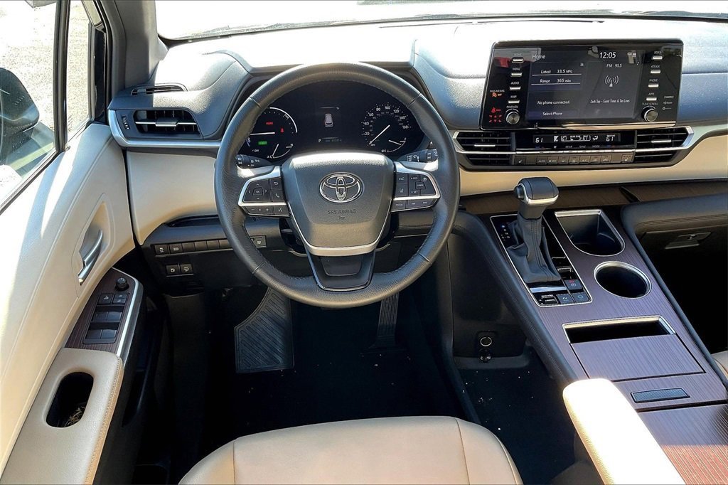 Used 2024 Toyota Sienna XLE image 15