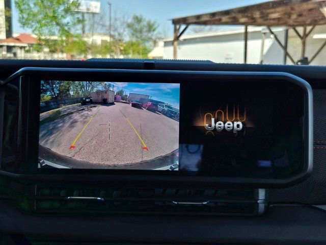 Used 2025 Jeep Wrangler Unlimited Rubicon image 19