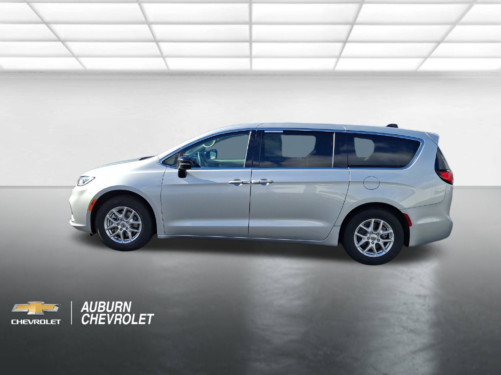 Used 2024 Chrysler Pacifica Touring-L FWD image 6