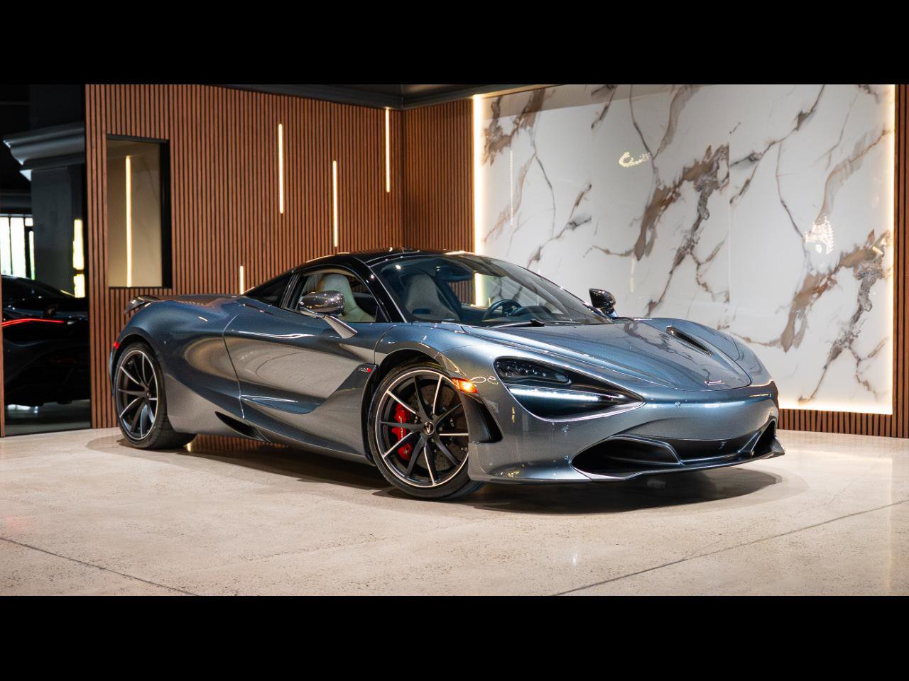 Used 2018 McLaren 720S Luxury RWD image 1
