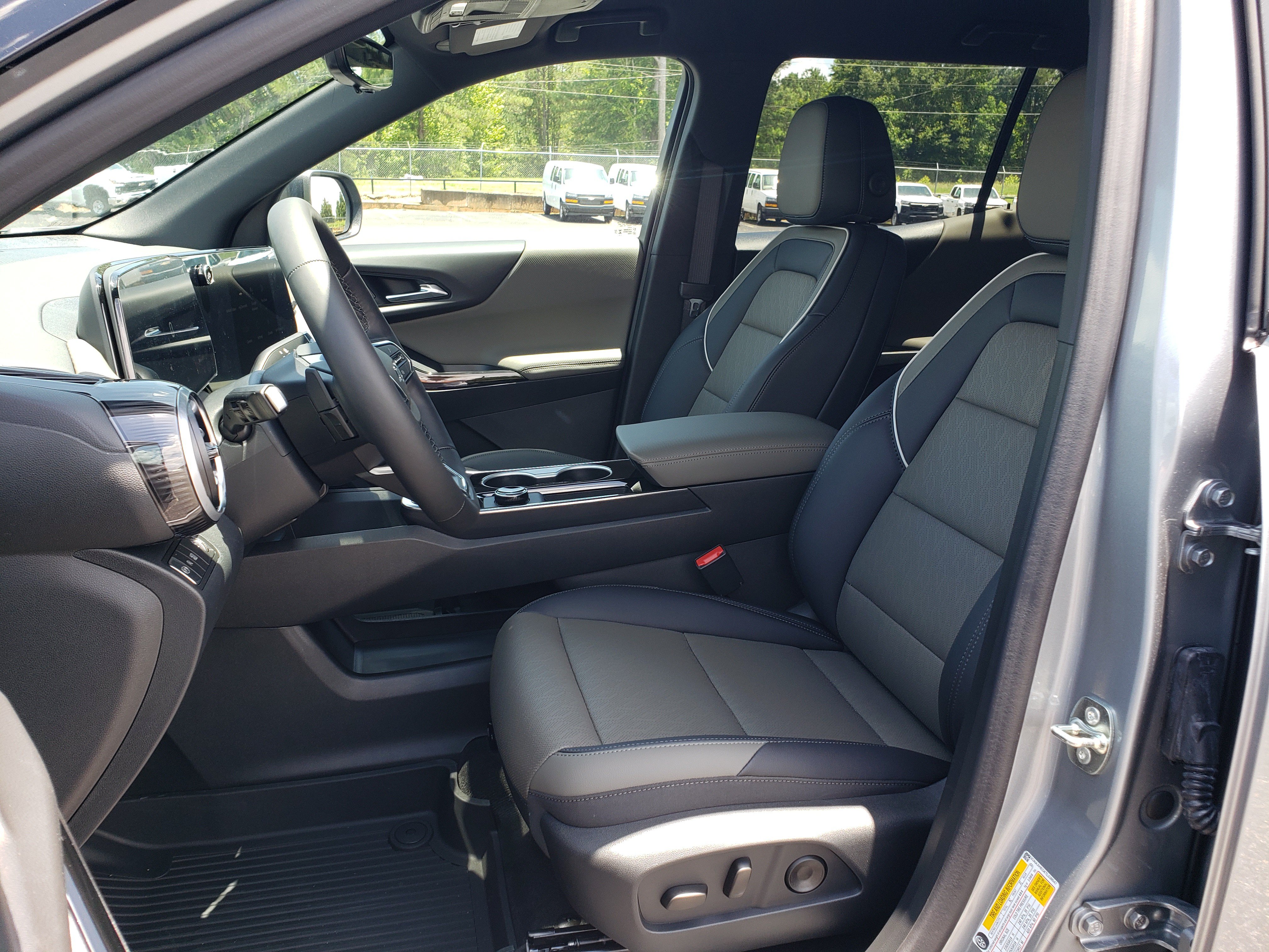 New 2026 Chevrolet Equinox LT w/ Convenience Package II FWD image 25