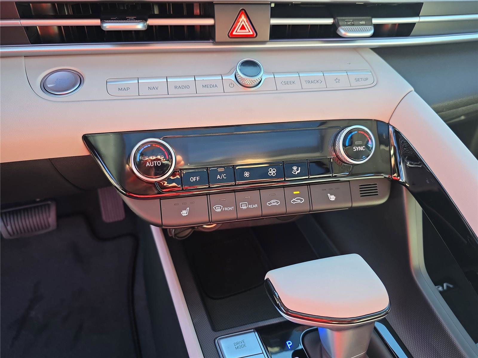 New 2026 Hyundai Elantra Limited image 17