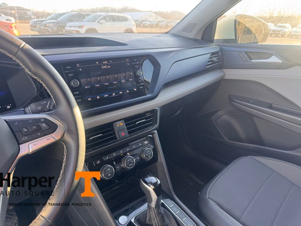 Used 2024 Volkswagen Taos SE image 16