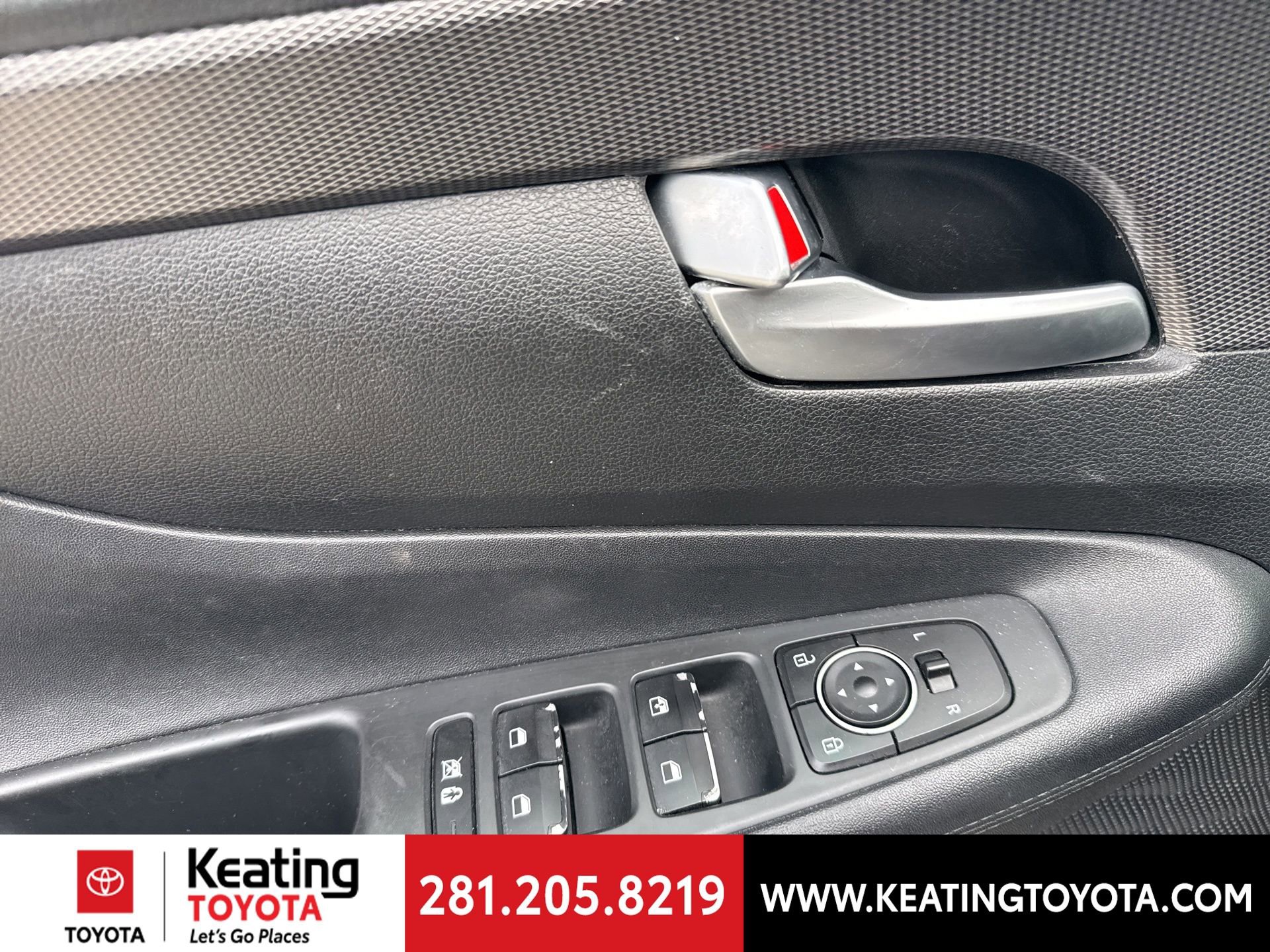 Used 2019 Hyundai Santa Fe SE image 11