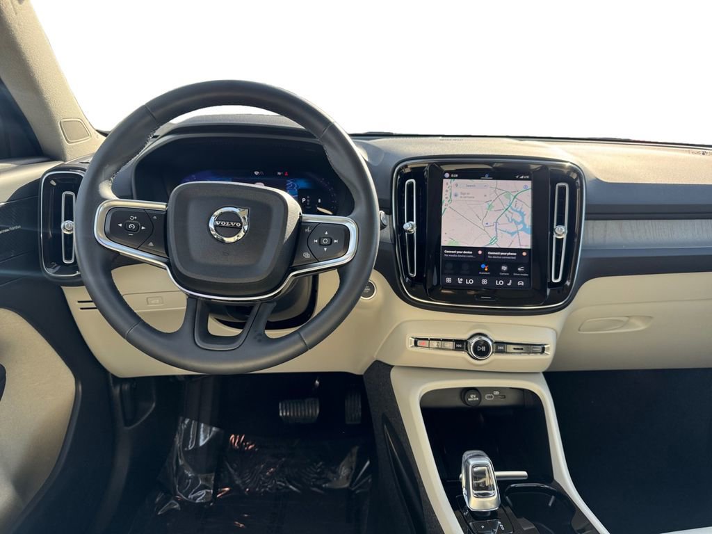 Certified 2023 Volvo XC40 B5 Ultimate w/ Protection Package Premier image 26