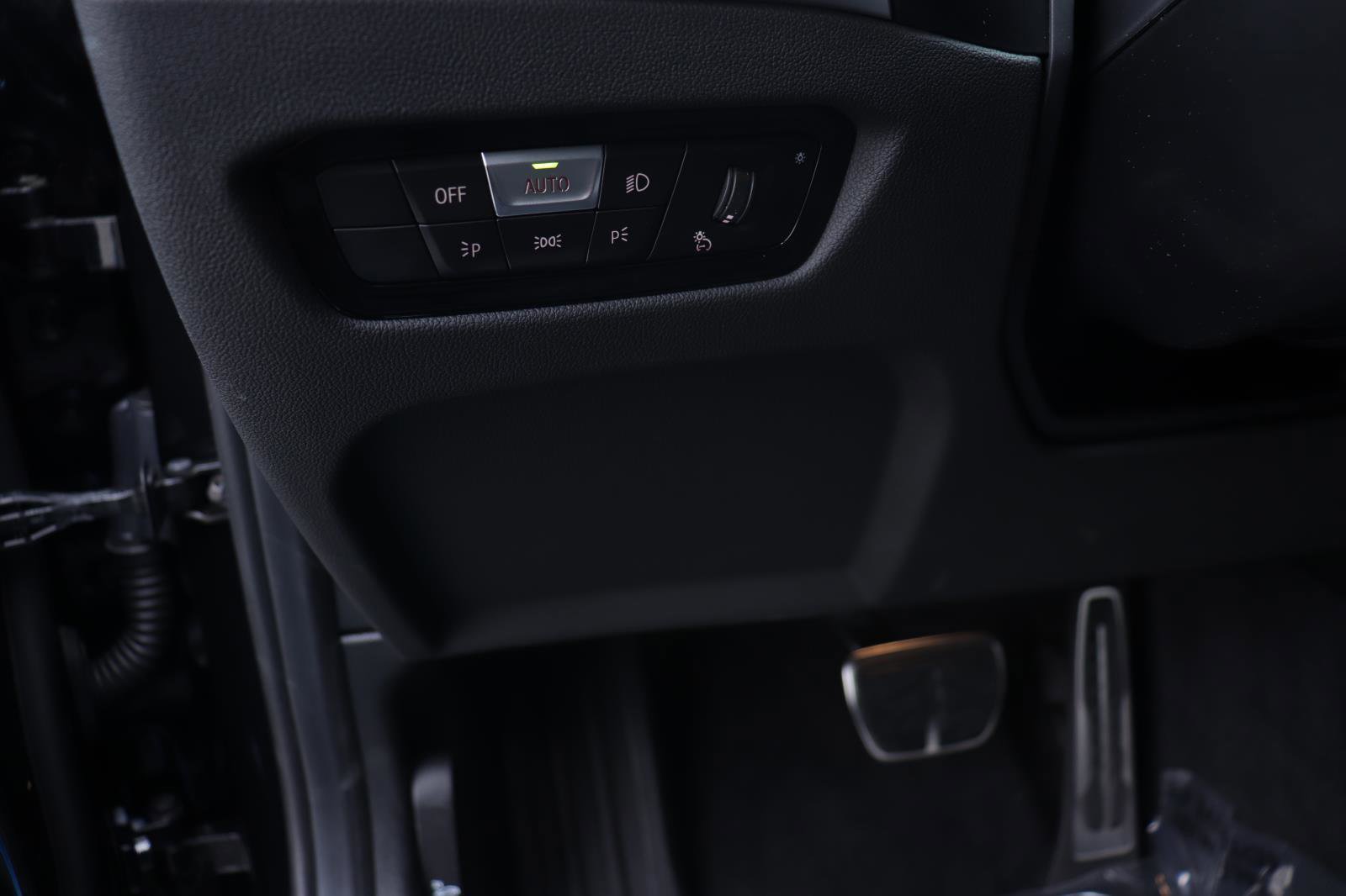 Used 2026 BMW 330i Sedan w/ M Sport Package image 24