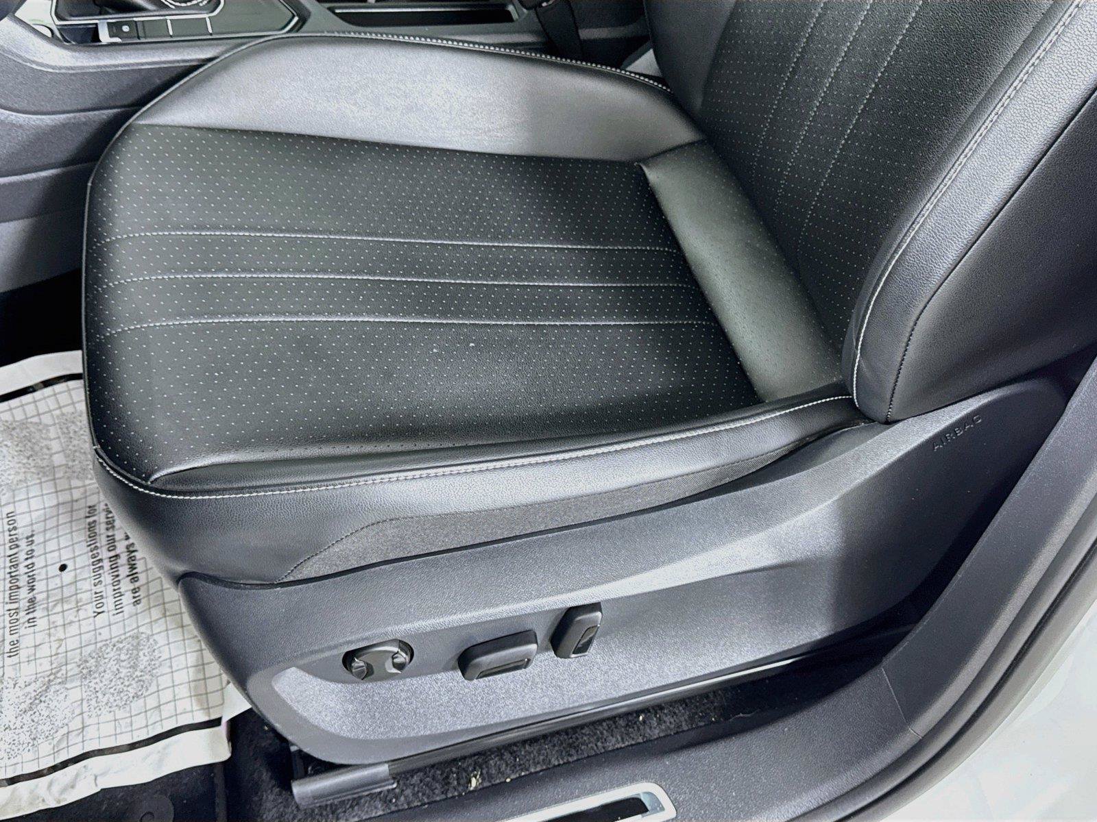 Certified 2023 Volkswagen Tiguan SE R-Line FWD image 18