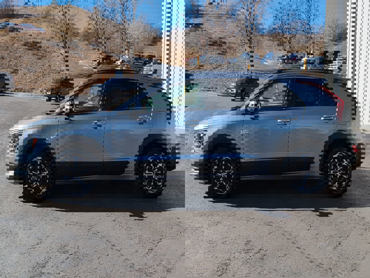 Used 2023 Kia Niro EX image 4