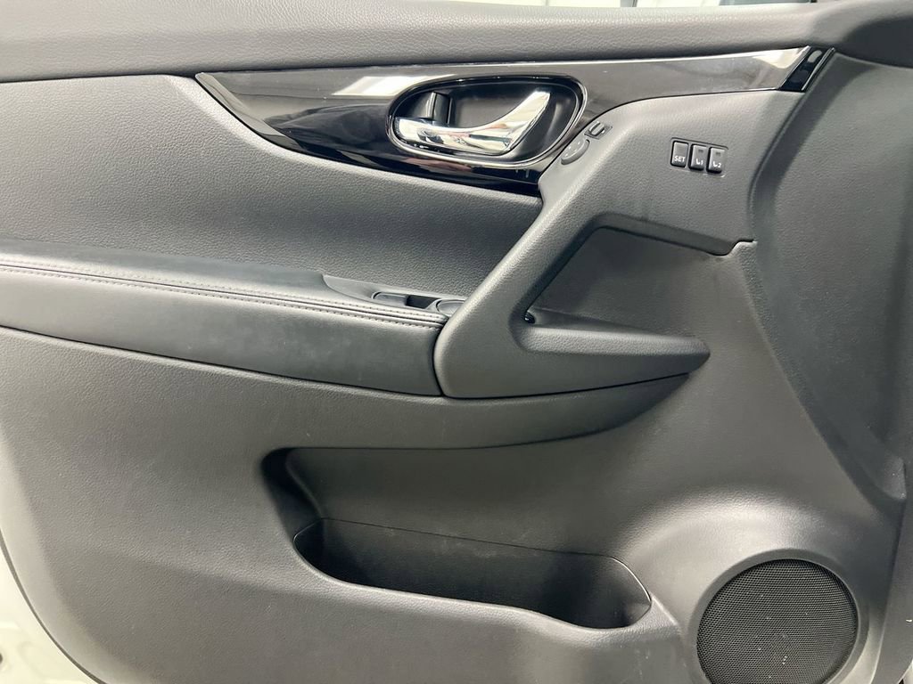 Used 2022 Nissan Rogue Sport SL w/ Premium Package image 22