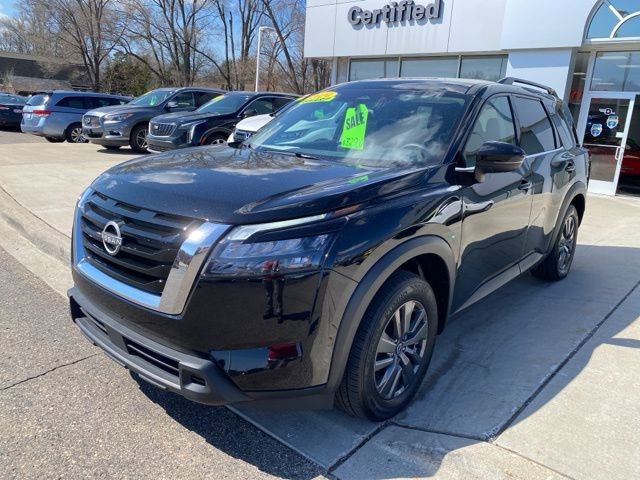Used 2024 Nissan Pathfinder SV image 10