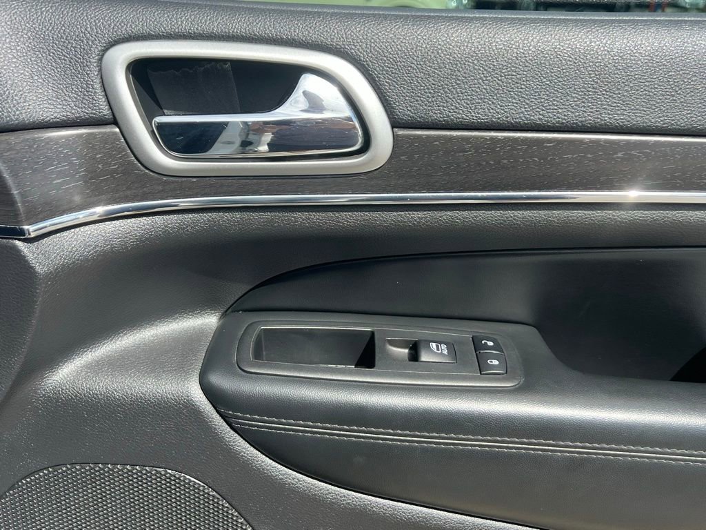 Used 2018 Jeep Grand Cherokee Limited AWD/4WD image 17
