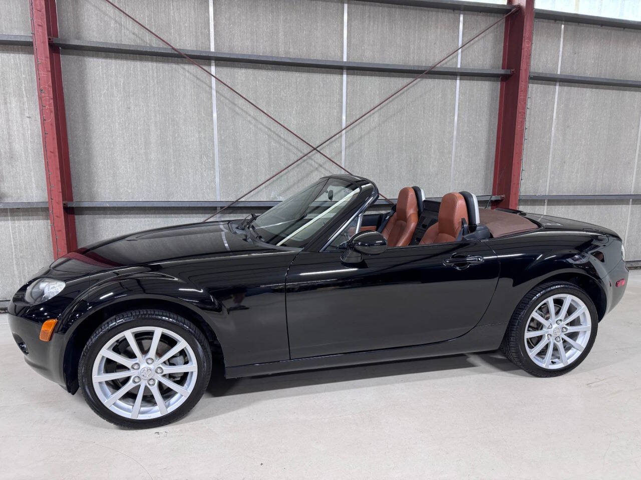 Used 2006 MAZDA MX-5 Miata Grand Touring RWD image 5