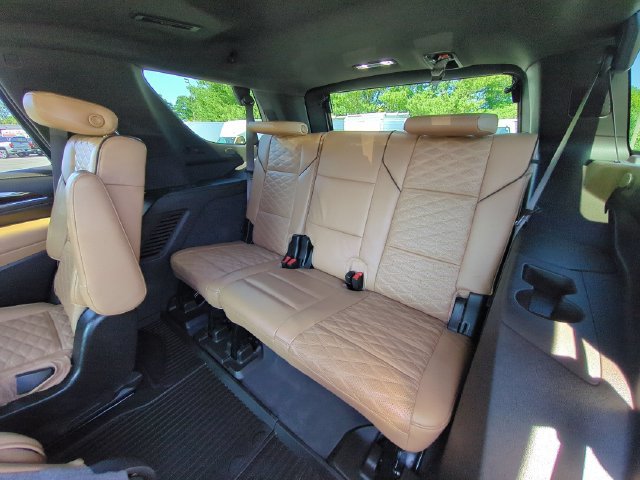 Used 2021 Cadillac Escalade Premium Luxury w/ Performance Package AWD/4WD image 30