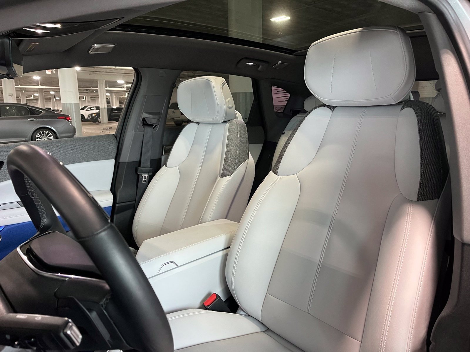 Used 2025 Cadillac Optiq Luxury 1 AWD/4WD image 17