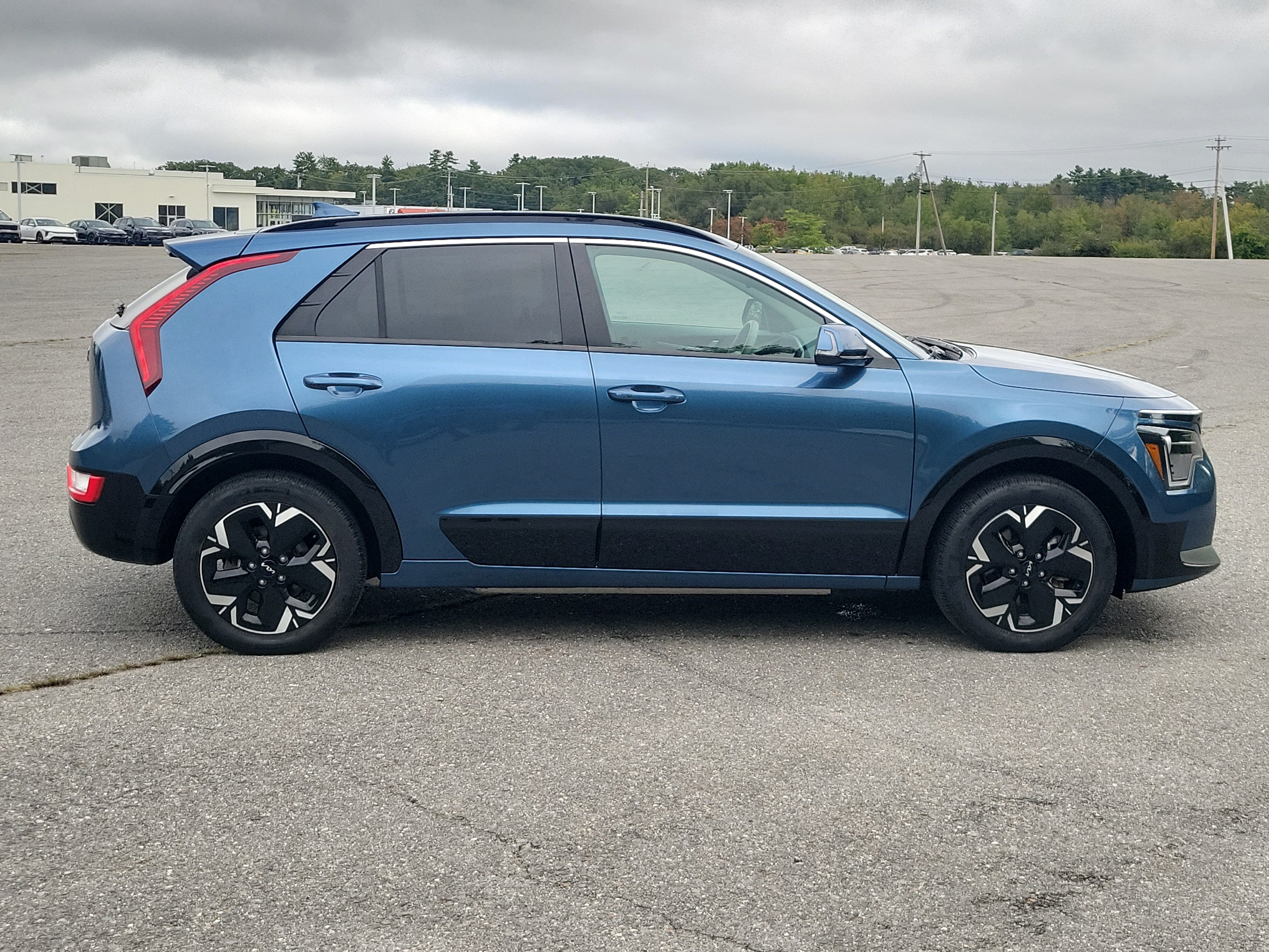 Used 2023 Kia Niro Wind w/ Wind Preserve Package FWD image 4