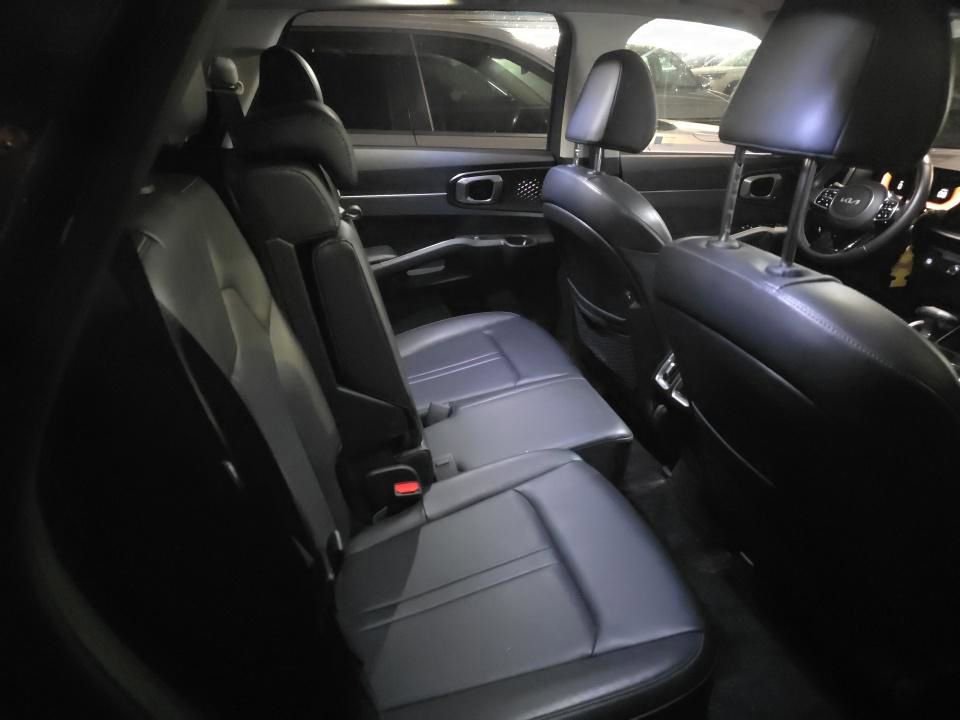 Used 2025 Kia Sorento S w/ Panoramic Sunroof Package image 23