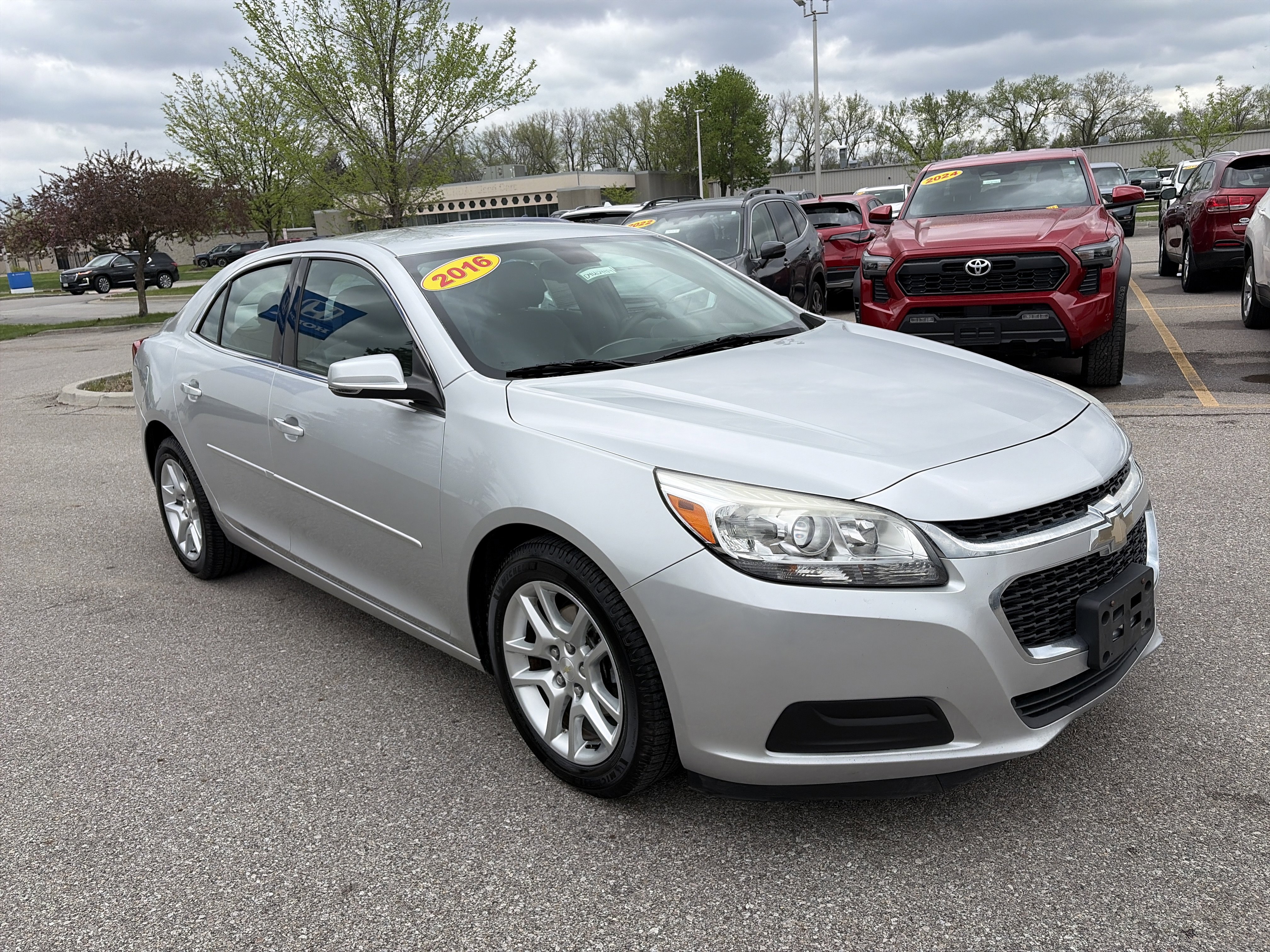 Used 2016 Chevrolet Malibu LT w/ Power Convenience Package FWD image 3