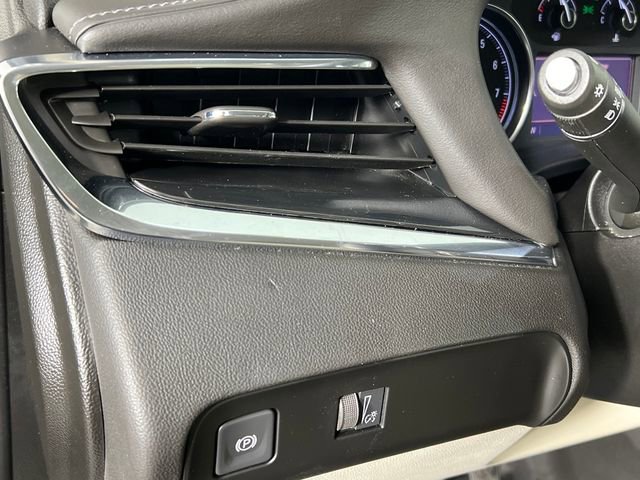 Used 2023 Buick Enclave Essence image 25