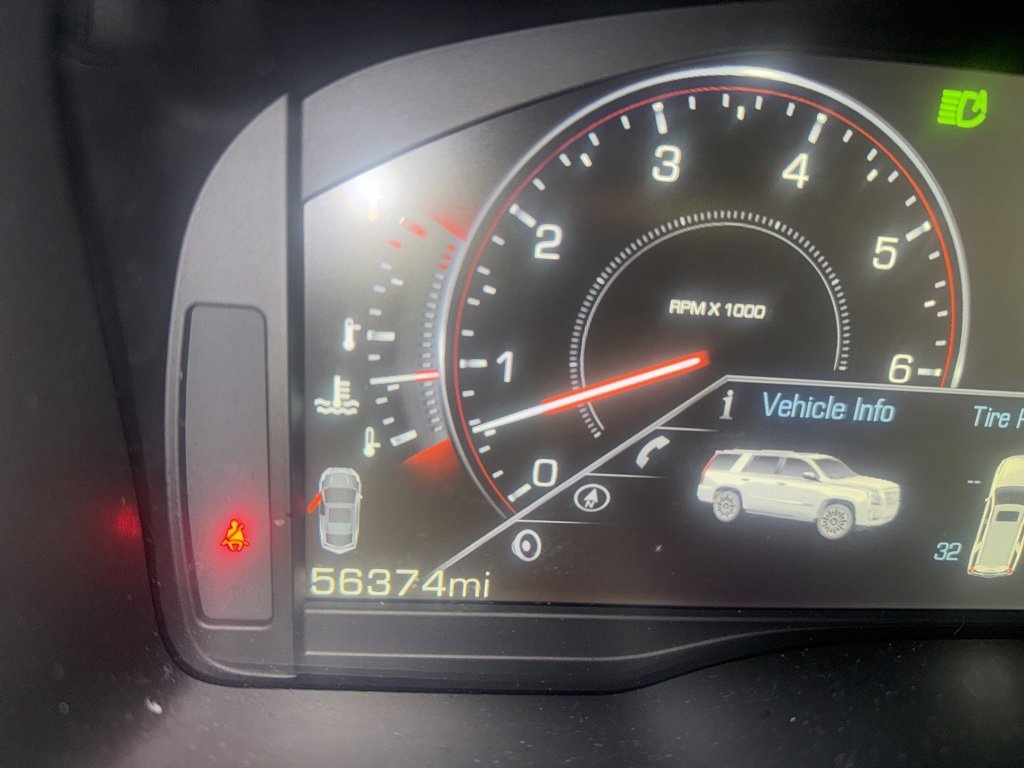 Used 2015 Cadillac Escalade Luxury image 11