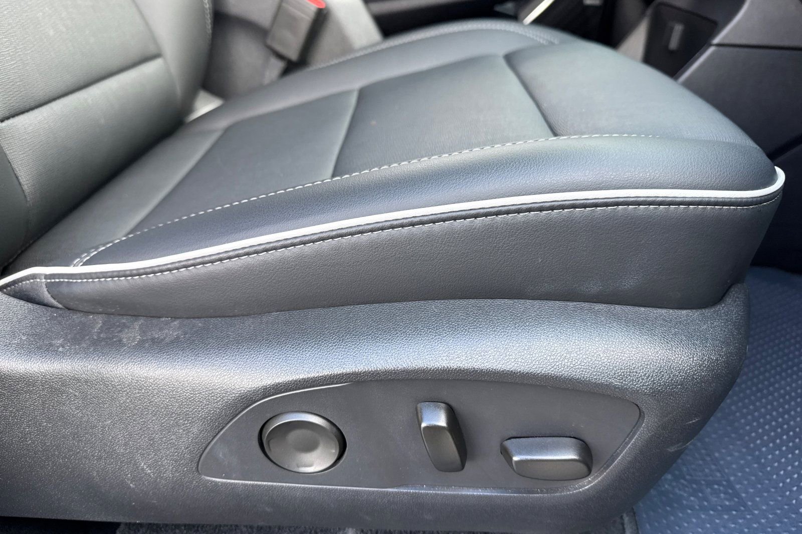 Used 2025 Buick Enclave Preferred image 21