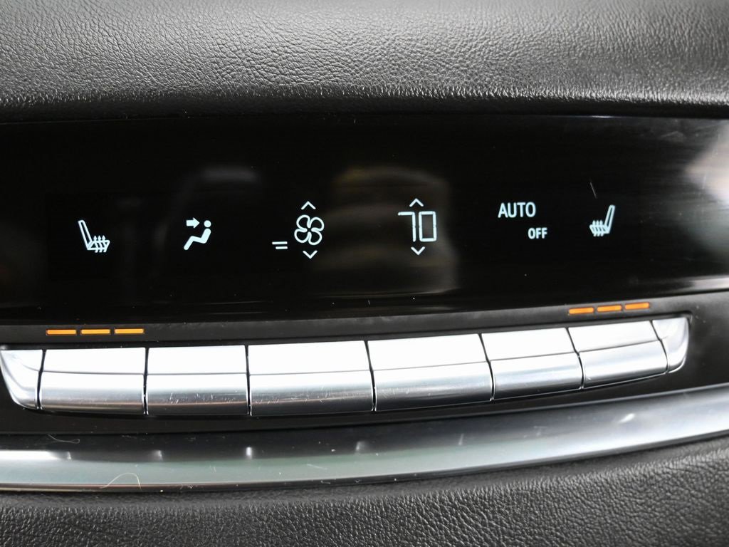 Used 2023 Cadillac Escalade ESV Premium Luxury image 37