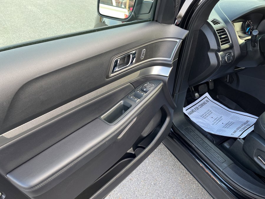 Used 2018 Ford Explorer XLT image 9
