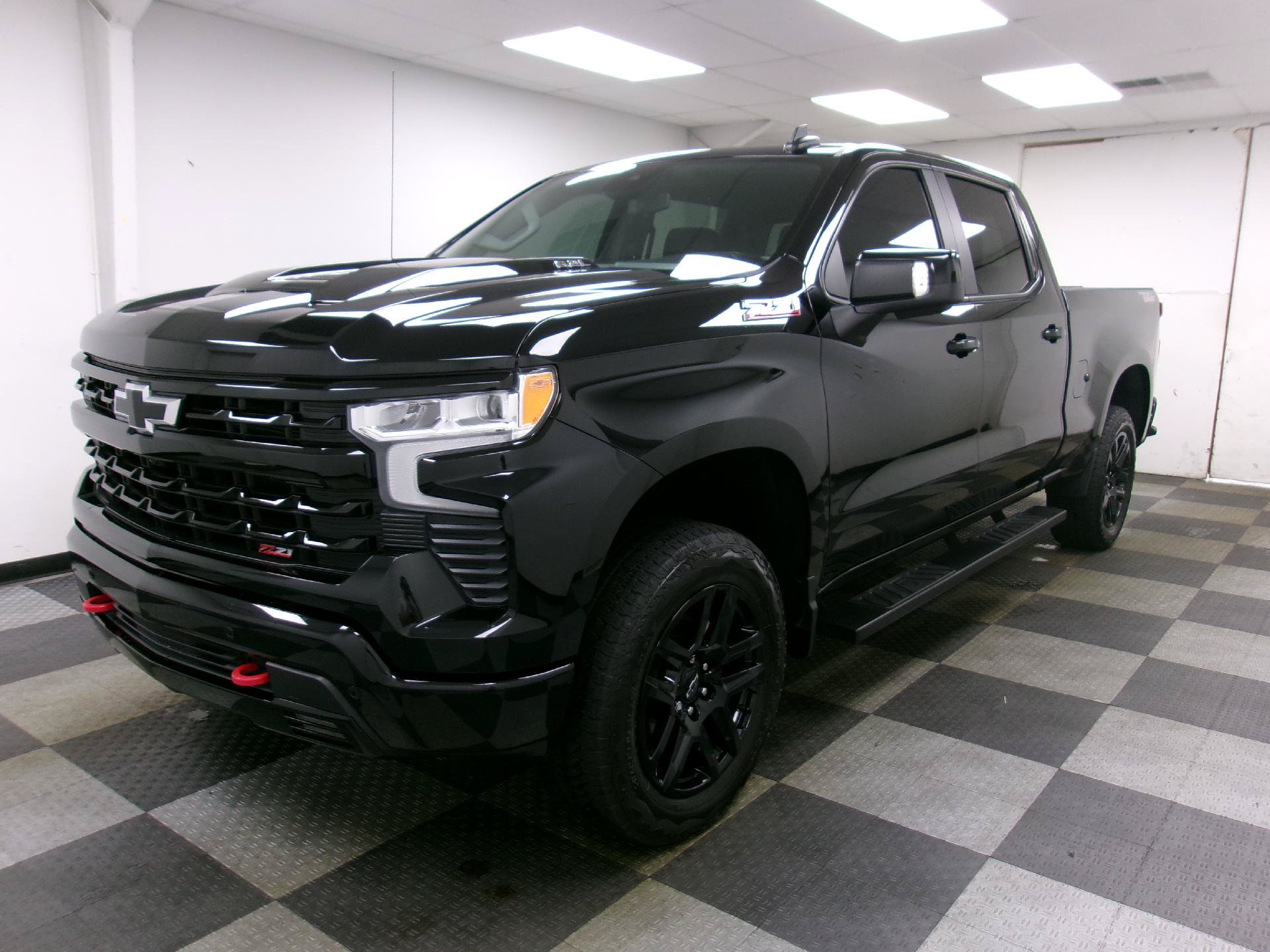 Used 2024 Chevrolet Silverado 1500 LT Trail Boss w/ Convenience Package II AWD/4WD image 1