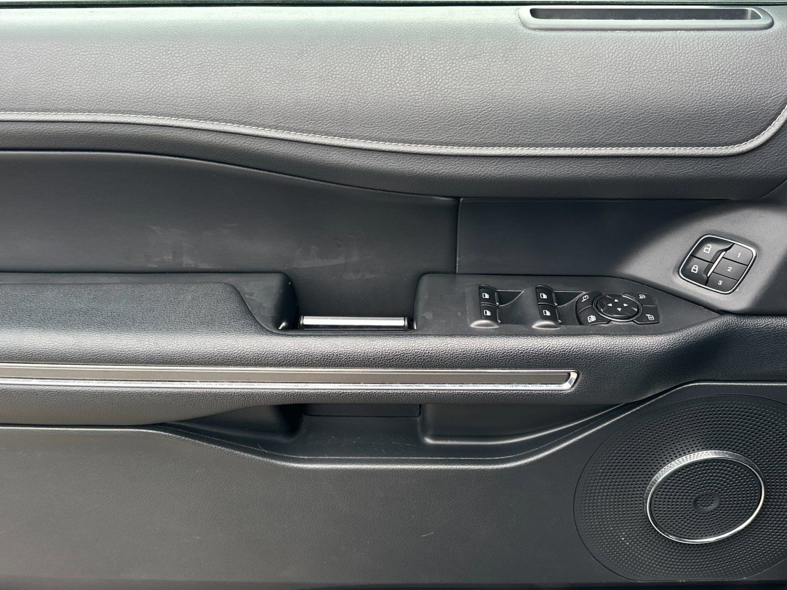 Used 2022 Ford Expedition XLT w/ Equipment Group 202A image 10