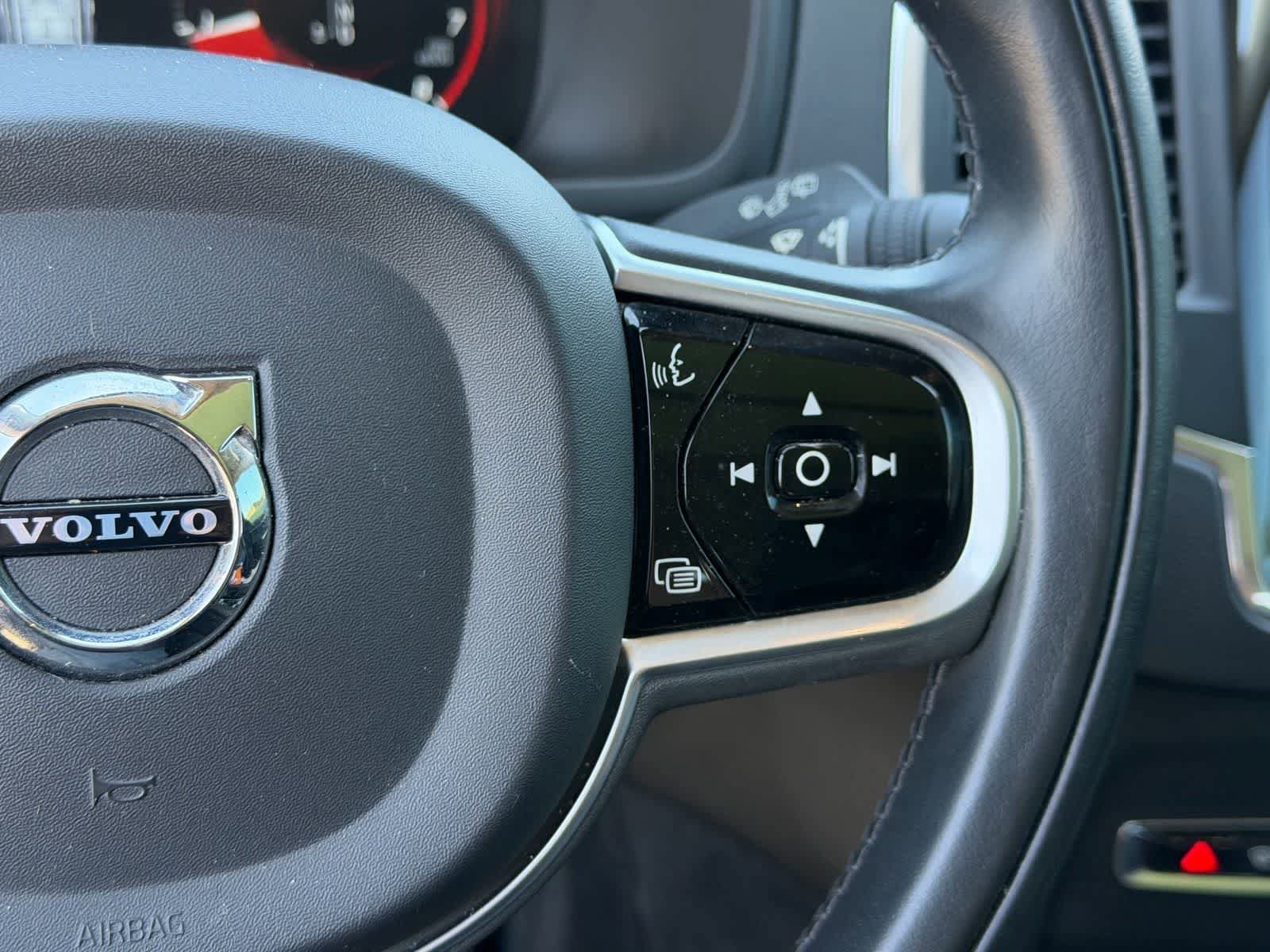 Used 2020 Volvo XC90 T5 Momentum w/ Protection Package Premier AWD/4WD image 10
