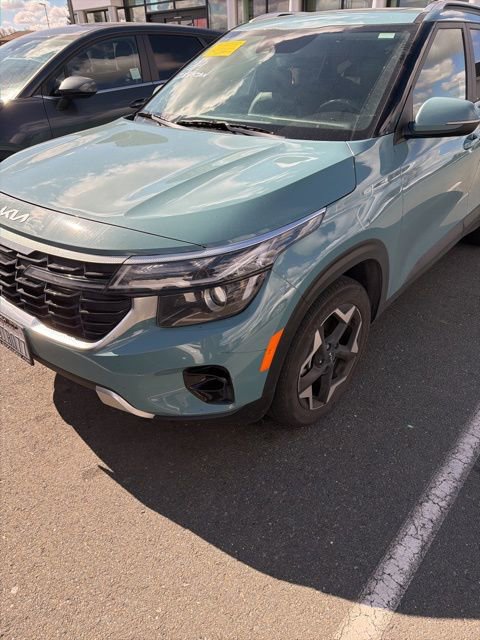 Used 2024 Kia Seltos EX image 2