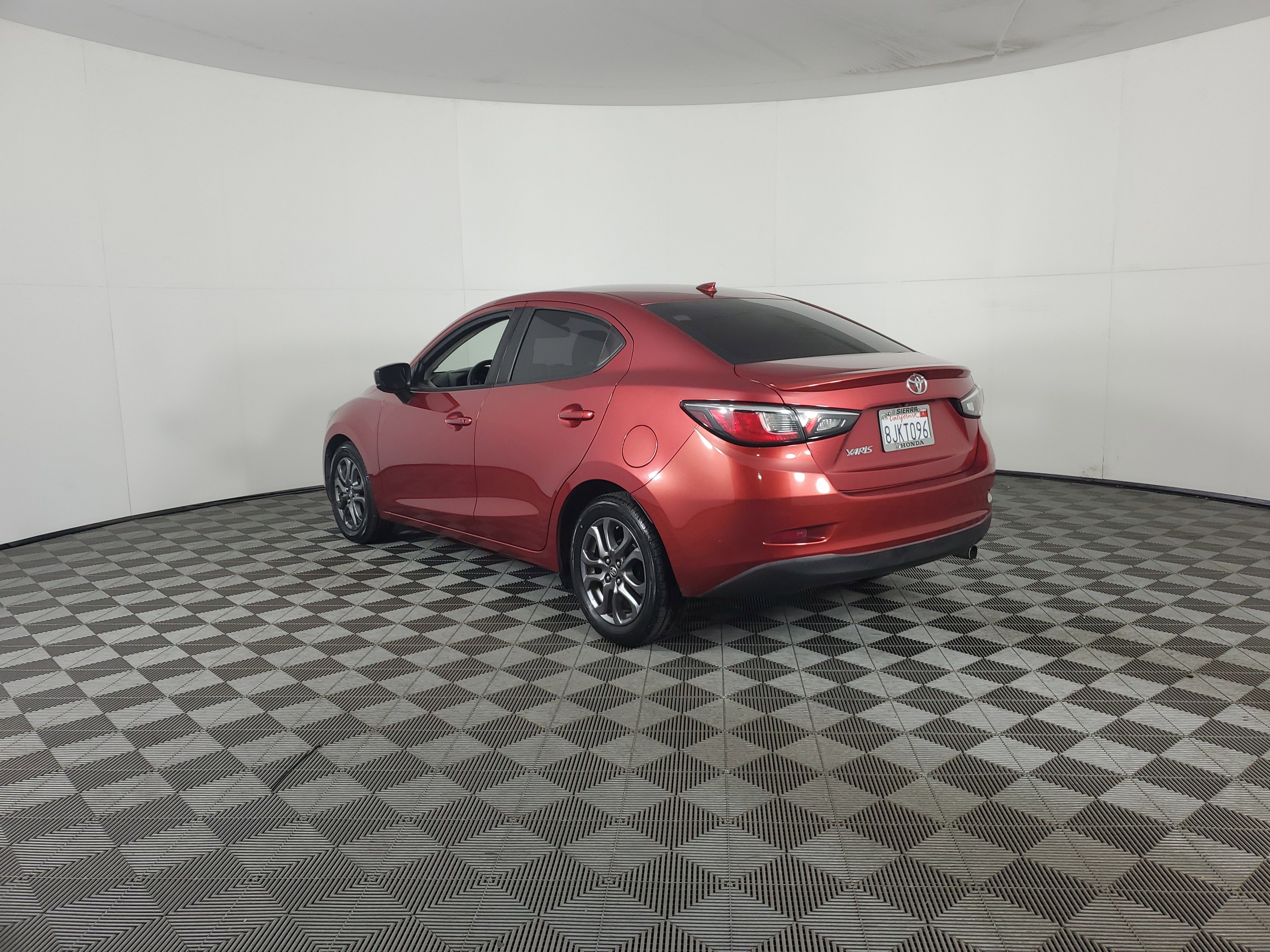 Used 2019 Toyota Yaris LE image 6