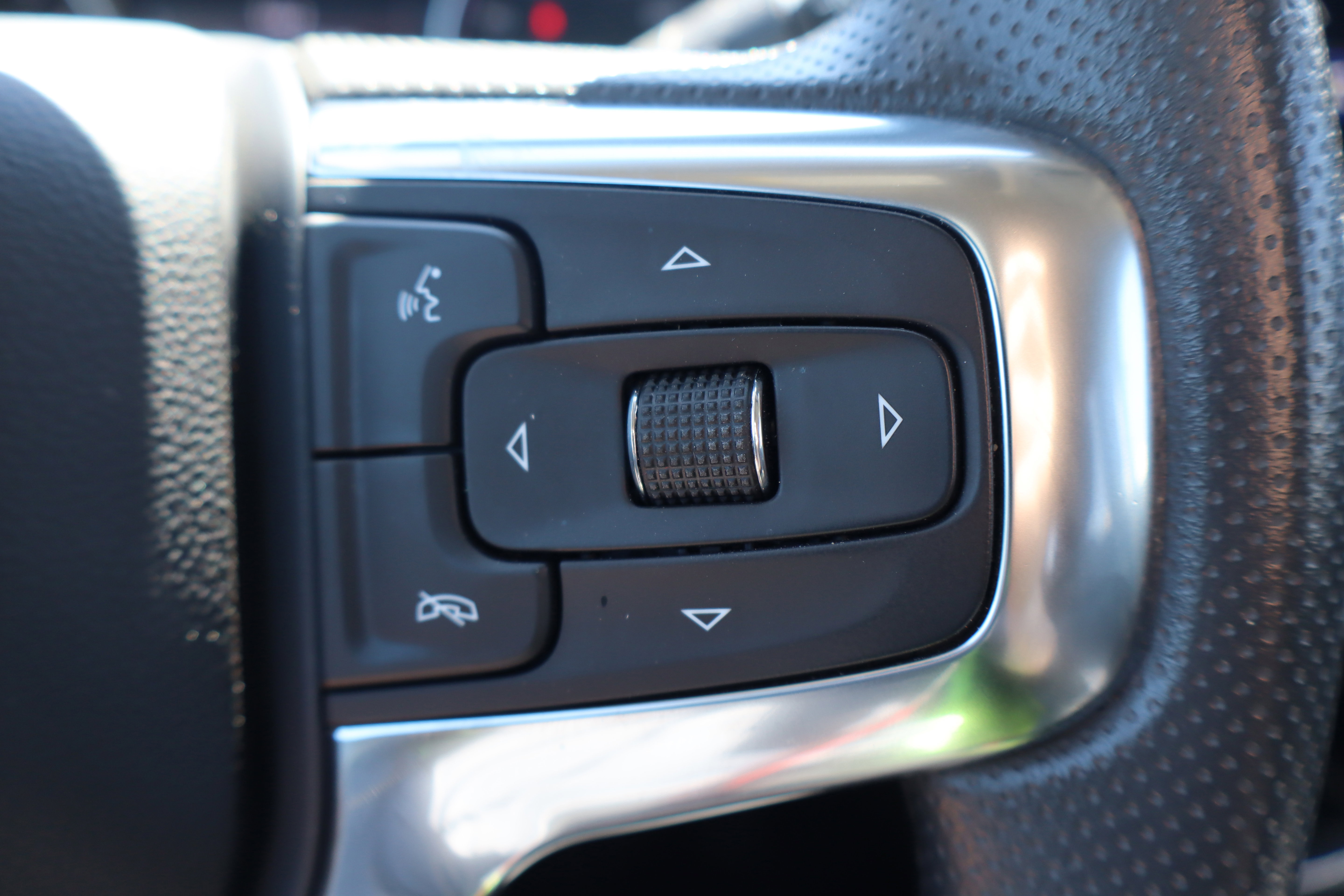 Used 2024 Chevrolet Blazer LT w/ LPO, Floor Liner Package FWD image 17