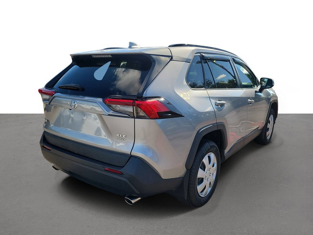Used 2021 Toyota RAV4 XLE w/ Convenience Package AWD/4WD image 3