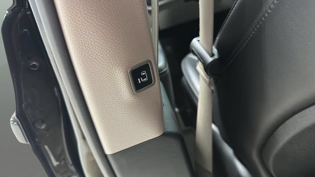 Used 2024 Chrysler Pacifica Touring-L FWD image 23