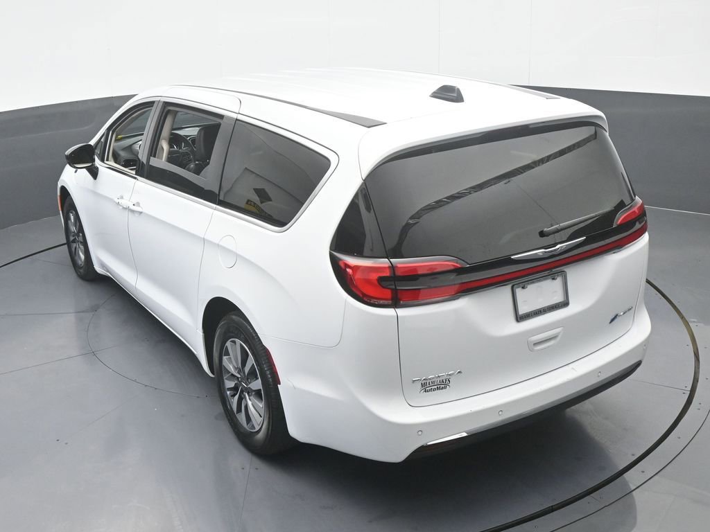 Used 2024 Chrysler Pacifica Select image 45