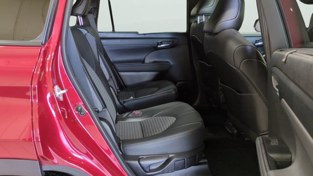 Used 2021 Toyota Highlander XSE AWD/4WD image 19