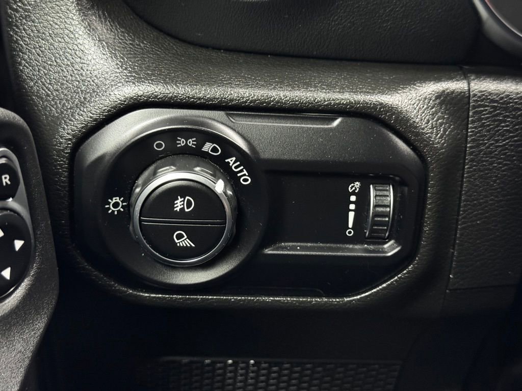 Used 2023 Jeep Gladiator Overland AWD/4WD image 31