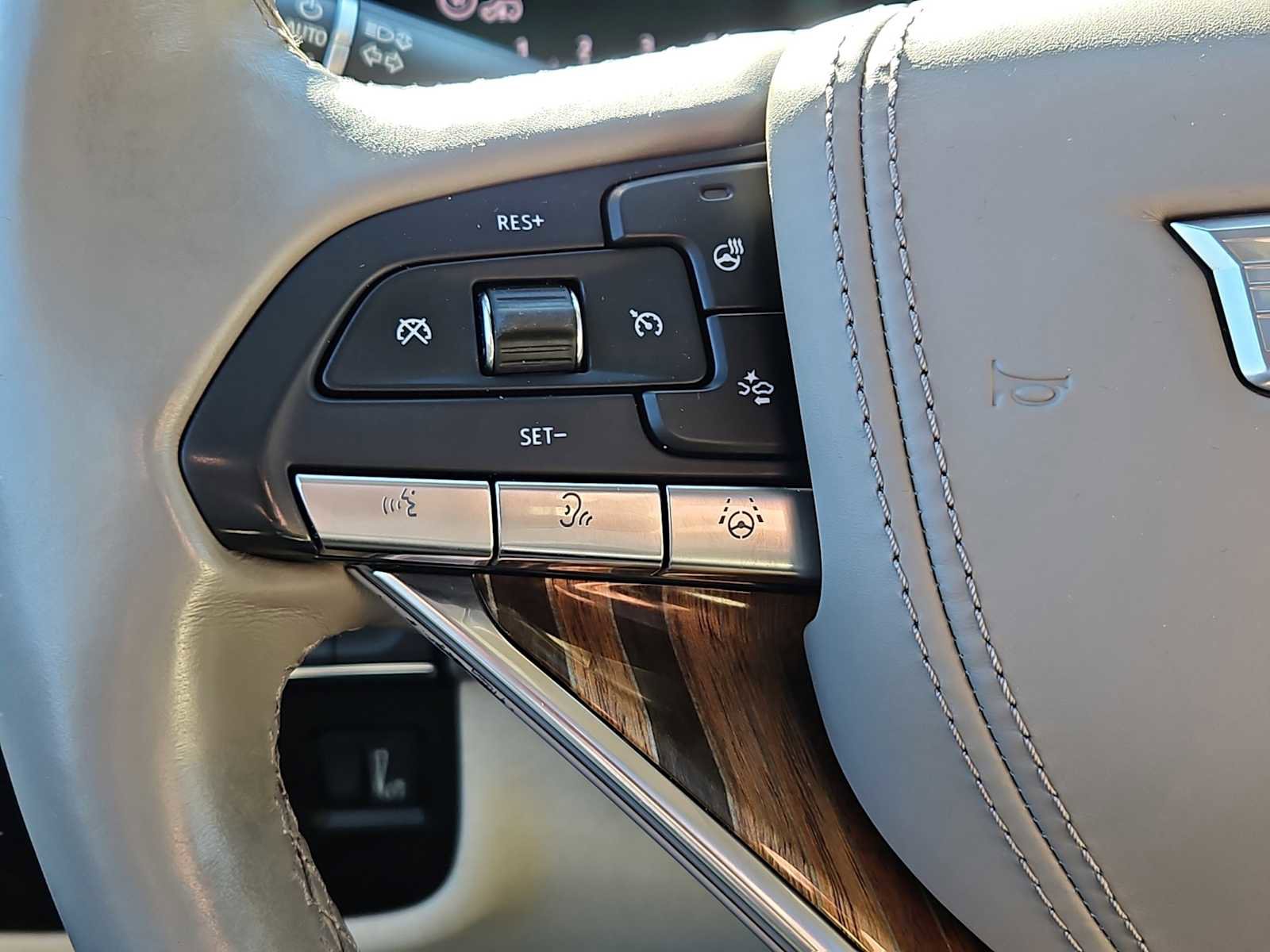 Used 2021 Cadillac Escalade Premium Luxury Platinum image 24