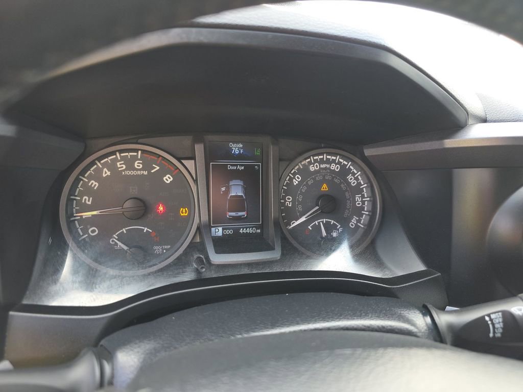 Used 2018 Toyota Tacoma TRD Off-Road w/ Technology Package image 2