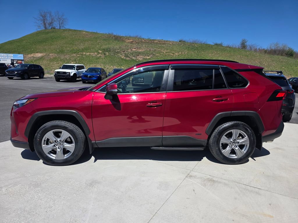 Used 2024 Toyota RAV4 XLE w/ Convenience Package image 4