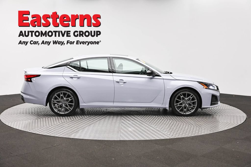Used 2023 Nissan Altima 2.0 SR FWD image 4