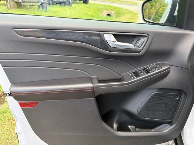 Used 2025 Ford Escape ST-Line Select AWD/4WD image 23