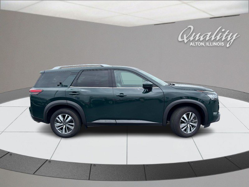 Used 2025 Nissan Pathfinder SL AWD/4WD image 3