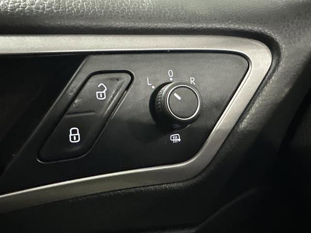 Used 2016 Volkswagen e-Golf SE image 28