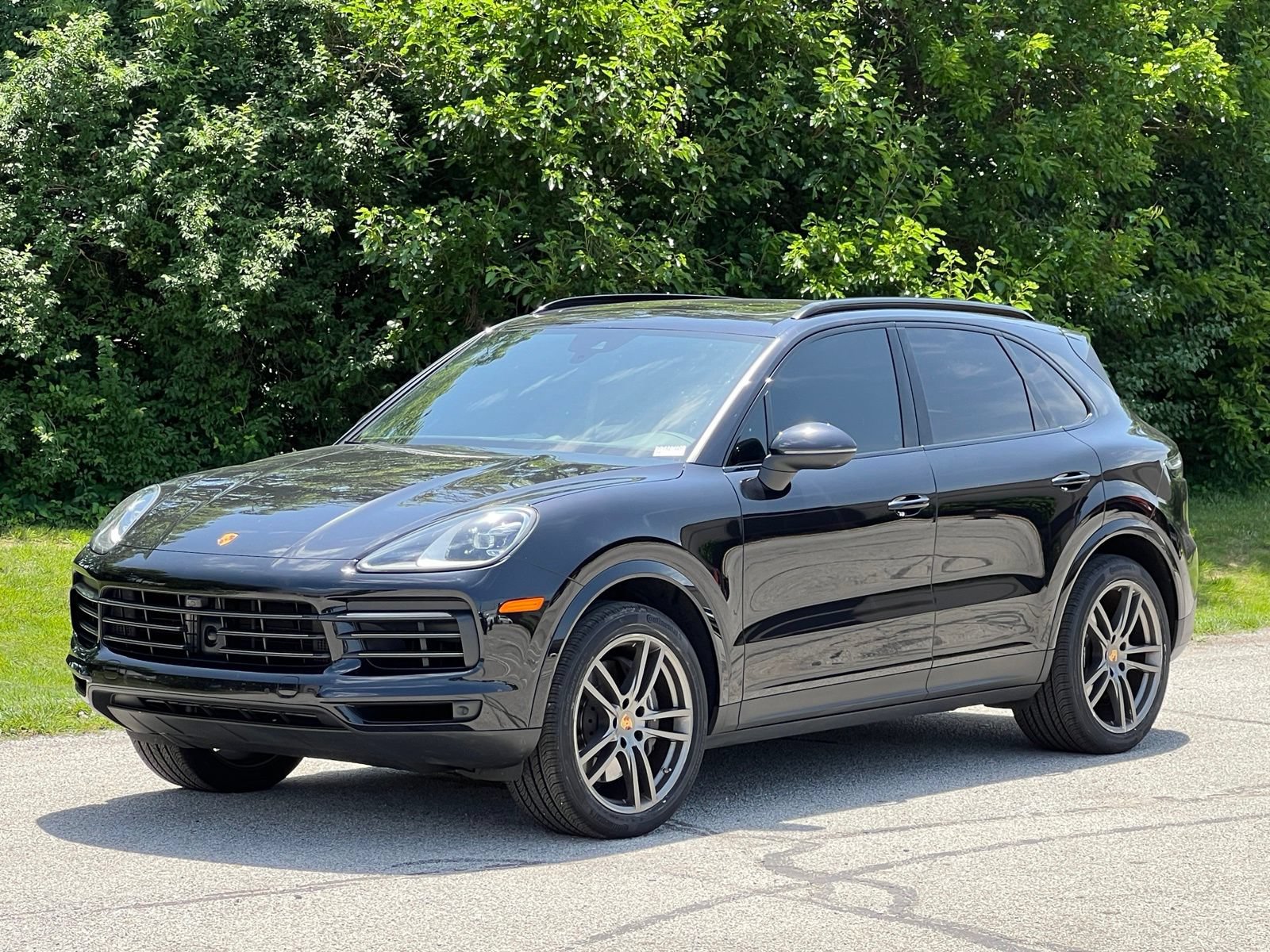 Certified 2022 Porsche Cayenne Platinum Edition AWD/4WD image 1